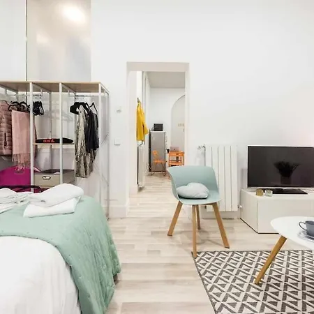 Calle Huertas Galeria By Regalatemadrid Exterior photo